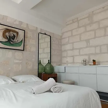 Apartment T3 Centre Historique, 90m2, Clim, Terrasse, 4 Pers *